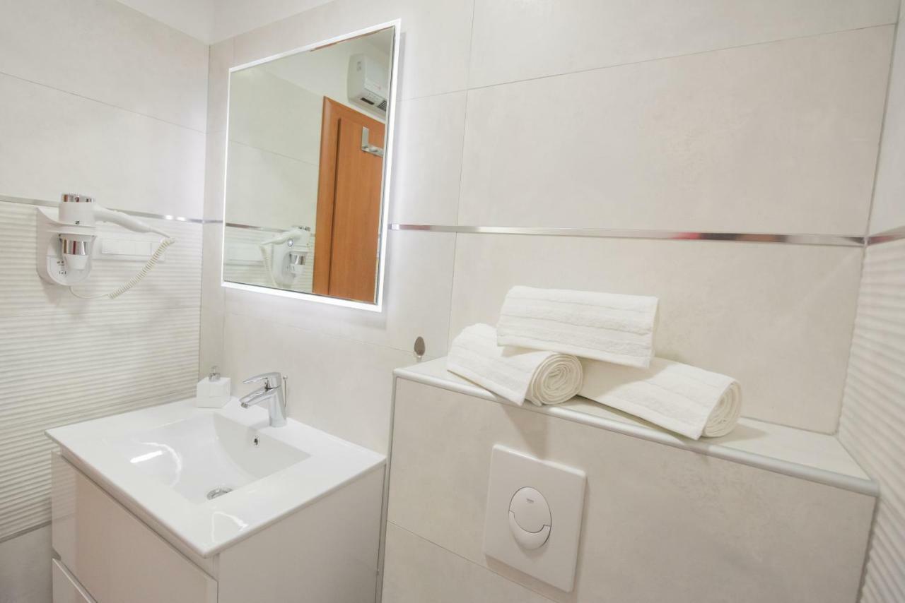 Studio Apartment Lena Каштела Екстер'єр фото
